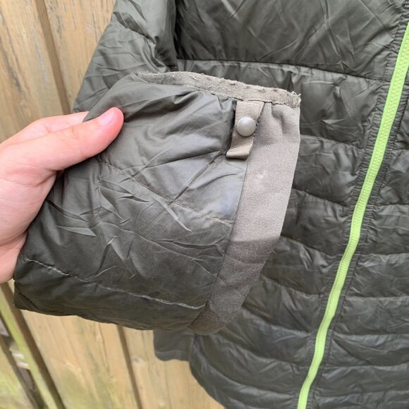 The North Face Puffer Jacket Medium Green - Picture 2 of 10